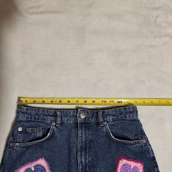 "H&M" Denim jeans skirt with handmade crochet decoration. Size 8 - Picture 9 of 16